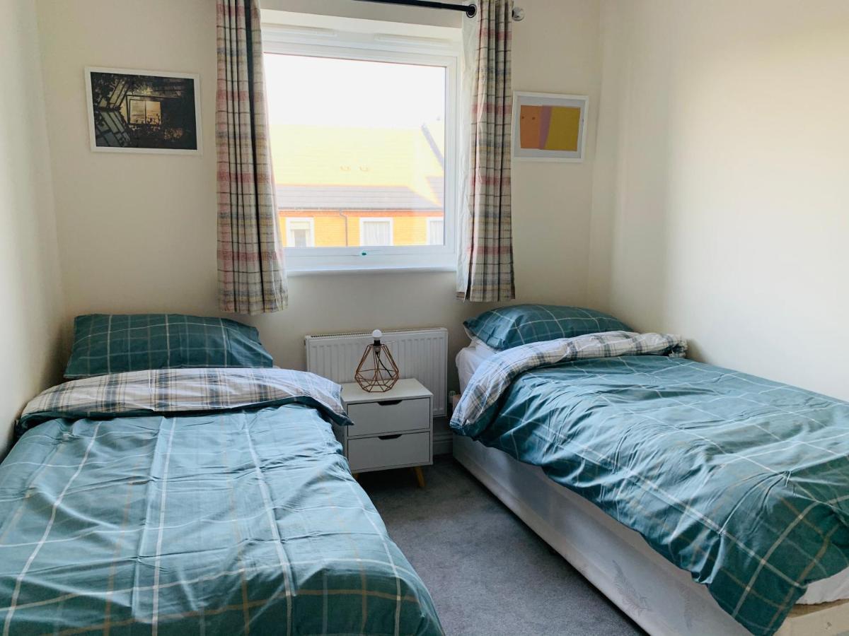 Clove, 3-4 Bed House With Garden, Free Parking, Sleeps 9 In Grays & Chafford Hundred Stifford Exterior foto