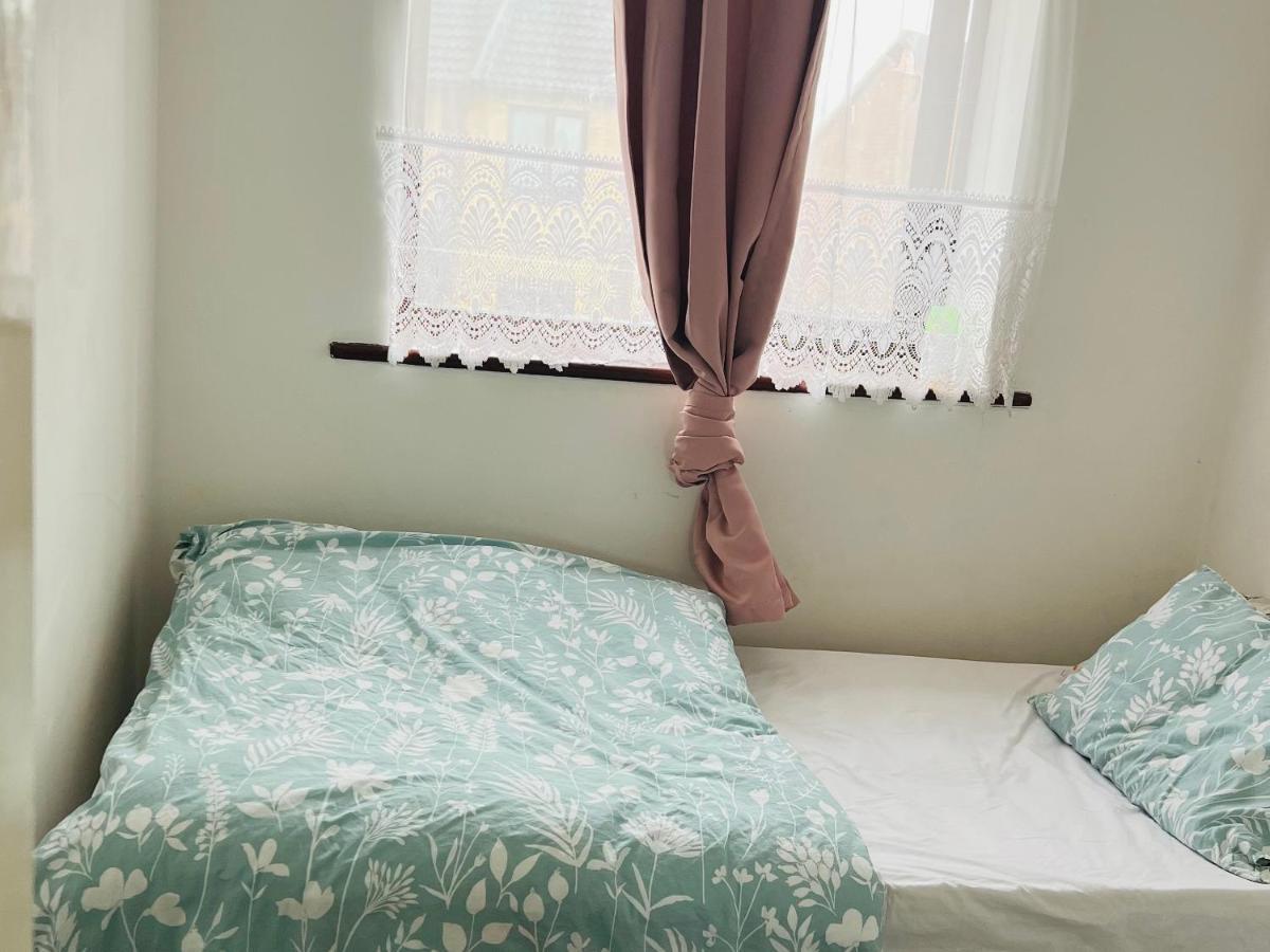 Clove, 3-4 Bed House With Garden, Free Parking, Sleeps 9 In Grays & Chafford Hundred Stifford Exterior foto