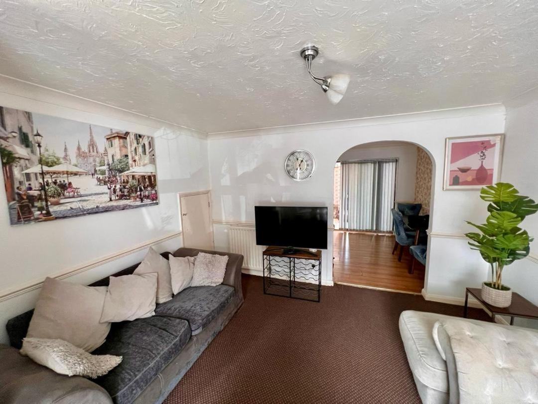 Clove, 3-4 Bed House With Garden, Free Parking, Sleeps 9 In Grays & Chafford Hundred Stifford Exterior foto