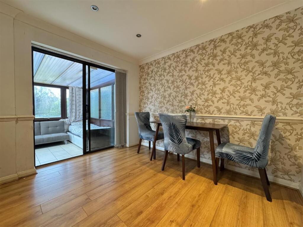 Clove, 3-4 Bed House With Garden, Free Parking, Sleeps 9 In Grays & Chafford Hundred Stifford Exterior foto