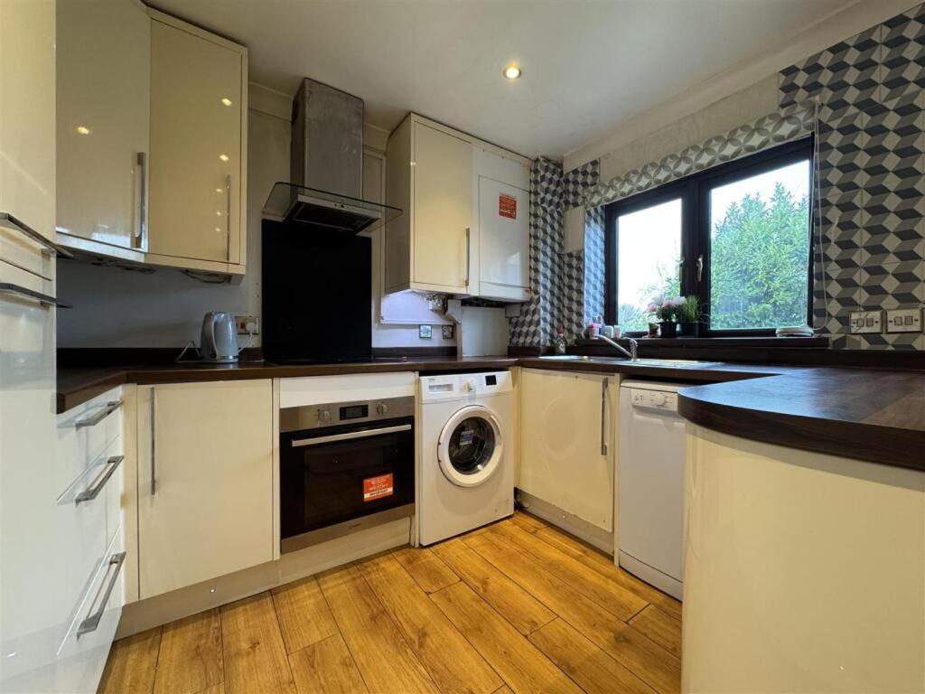 Clove, 3-4 Bed House With Garden, Free Parking, Sleeps 9 In Grays & Chafford Hundred Stifford Exterior foto