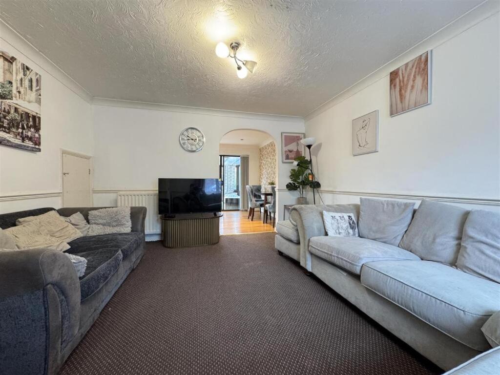 Clove, 3-4 Bed House With Garden, Free Parking, Sleeps 9 In Grays & Chafford Hundred Stifford Exterior foto