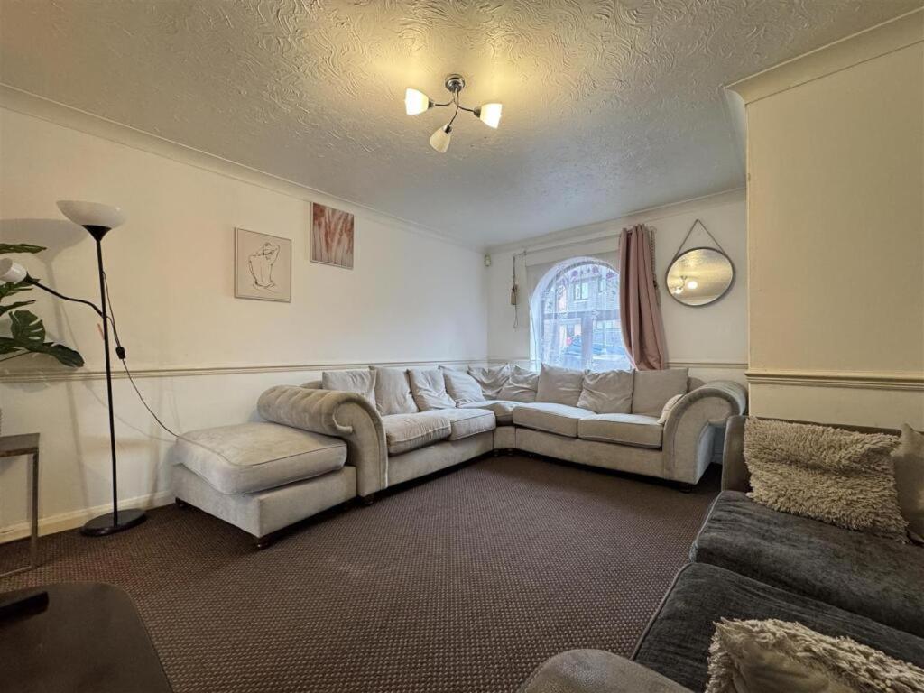 Clove, 3-4 Bed House With Garden, Free Parking, Sleeps 9 In Grays & Chafford Hundred Stifford Exterior foto