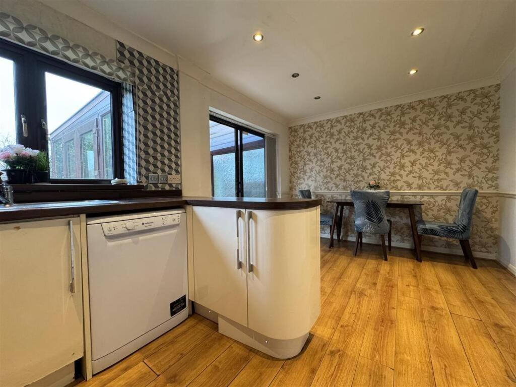 Clove, 3-4 Bed House With Garden, Free Parking, Sleeps 9 In Grays & Chafford Hundred Stifford Exterior foto